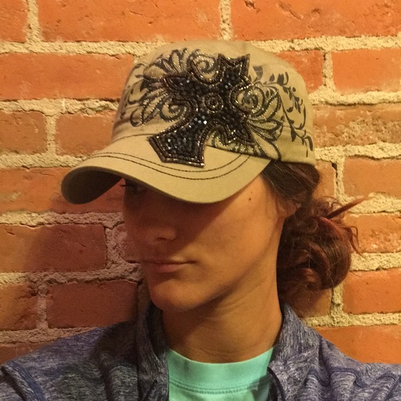 Cross hat - Picture 6 of 6